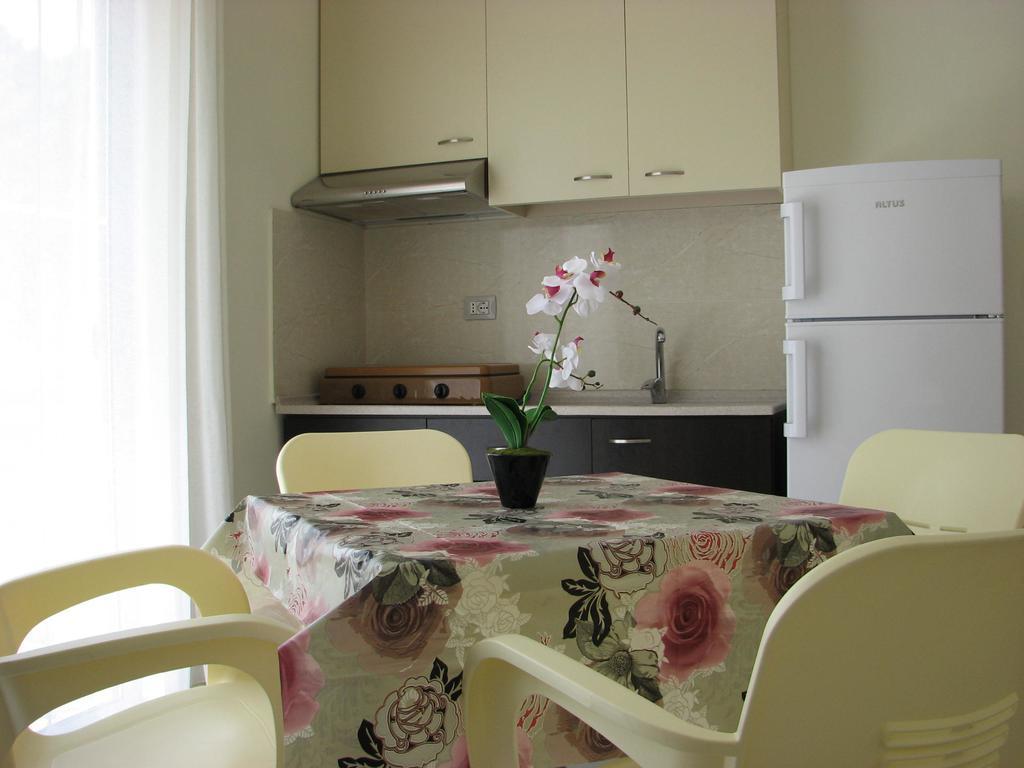 Aparthotel Vila Tufi Velipojë エクステリア 写真
